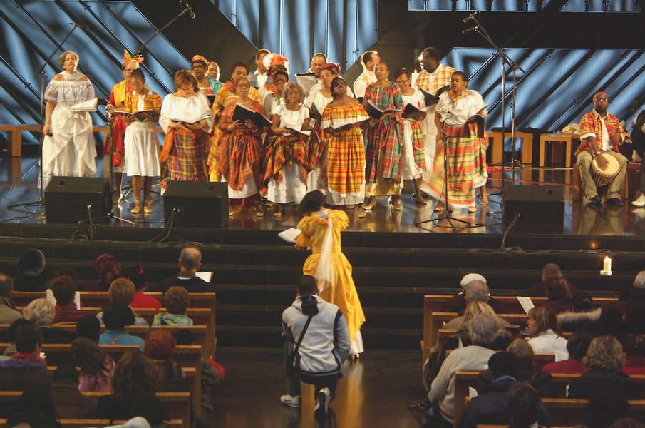 La Cathedrale de la Resurrection a Evry - vini chante nwel - 10.jpg